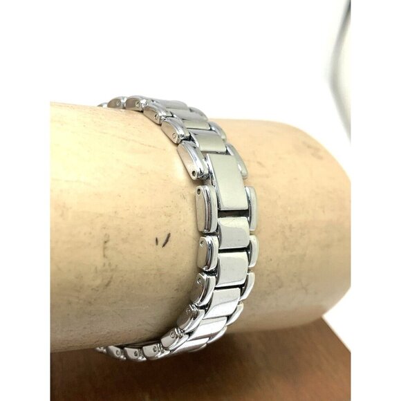 Armitron Women's Watch 75/5907V Quartz Mother of Pearl Dial Steel Tank 30mm - Picture 9 of 13